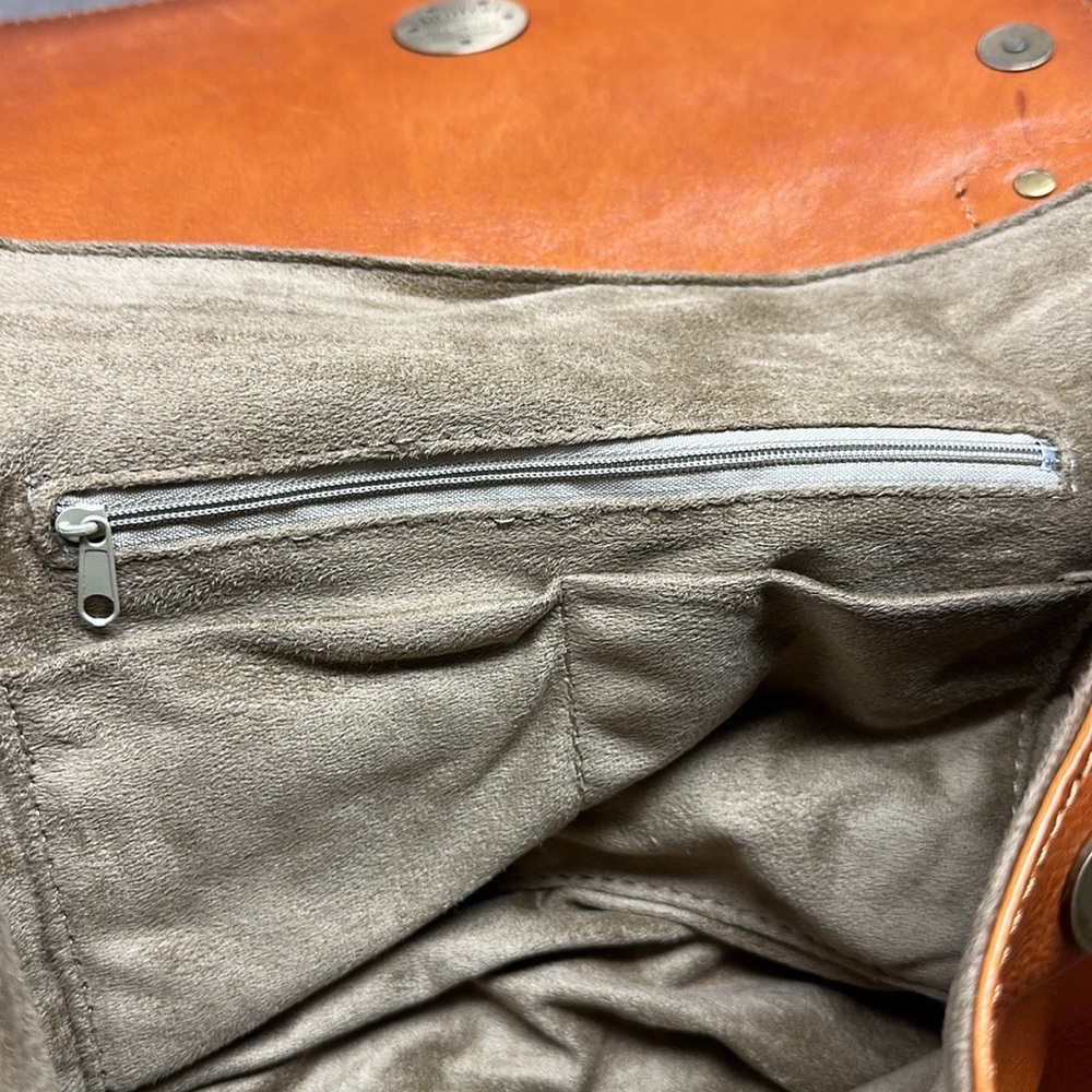 Unisex Italian bag beautiful burnished leather w/chain & leather shoulder strap